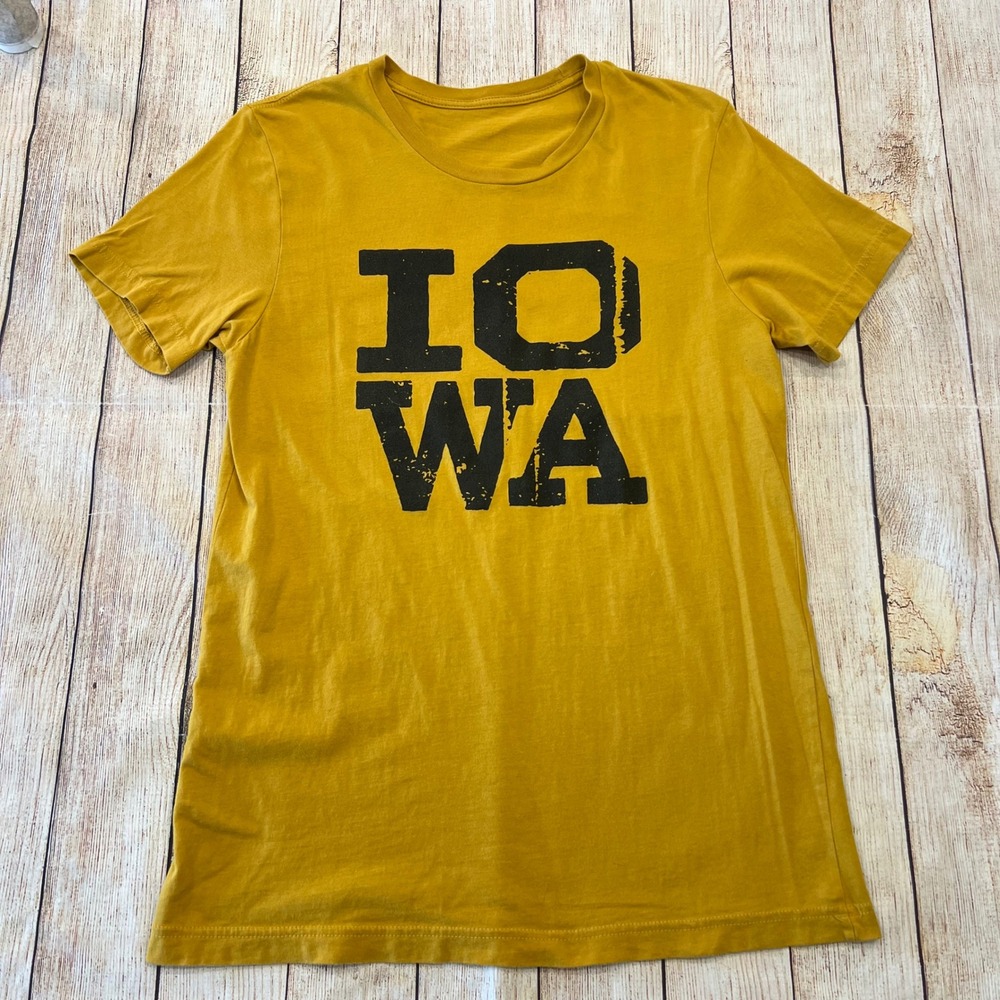 Iowa Graphic T-Shirt Mustard Yellow Gold Distressed Block Letter Short Sleeve‎ S